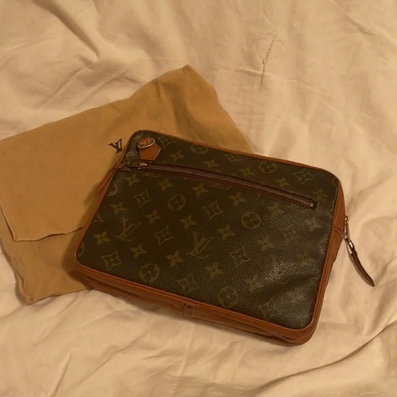 Louis Vuitton Sac Sport clutch